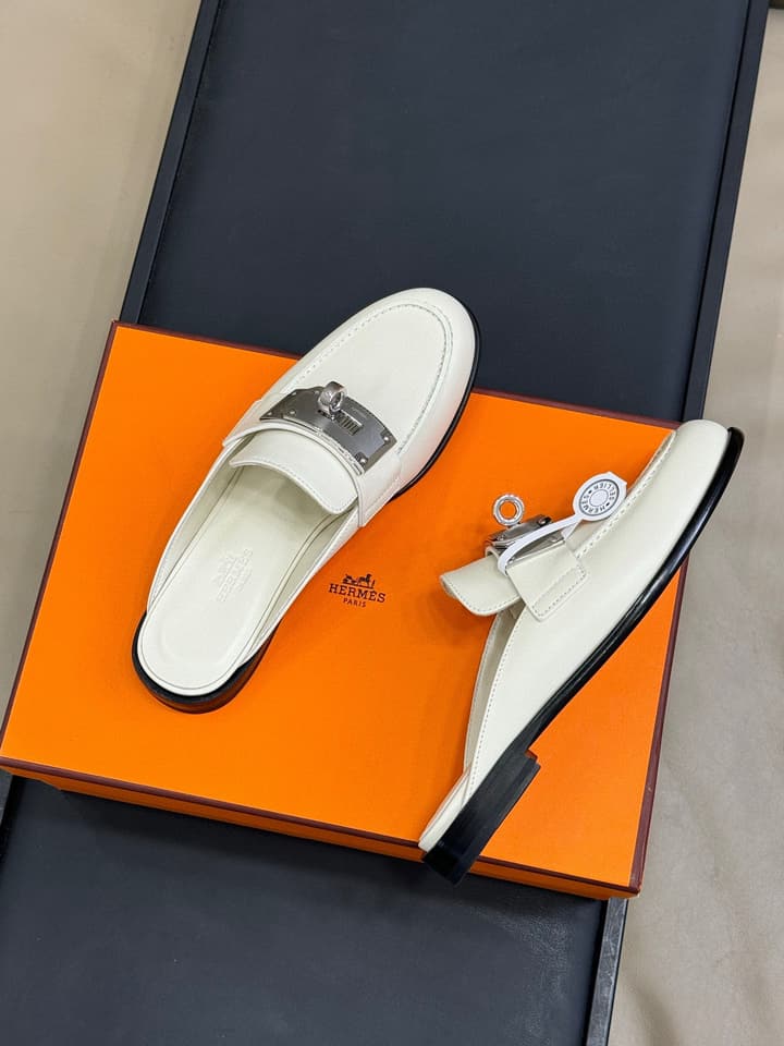 Hermes Kelly Wide Buckle Mules – 2025 Collection in Black