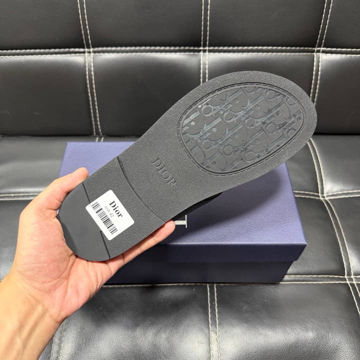 Dior Men's Pebbled Leather and Suede Slides – Spring/Summer Collection 2025 in Black Pebbled Leather Cross Strap