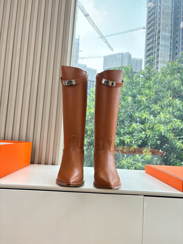 Hermès Classic Knee-High Boots – 2025 Autumn/Winter Collection in Two-tone Tan And Cream