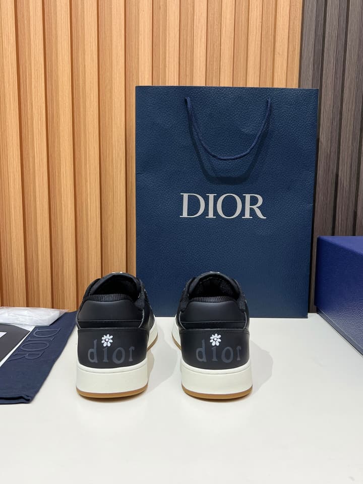 Dior B27 Couple's Sneakers – 2025 Collection in All Black With White Sole