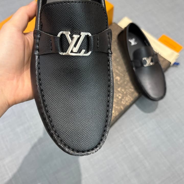 Louis Vuitton Men's Lizard-Embossed Driving Shoes in Black