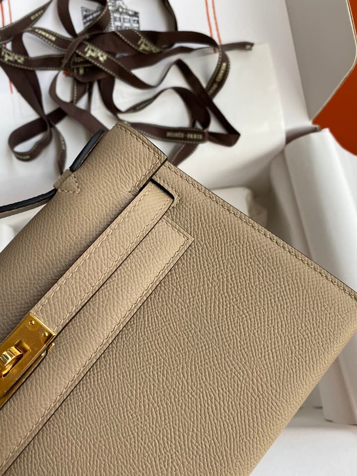 Hermès Kelly Mini Handbag – Trench Coat Grey in Bright Light Beige