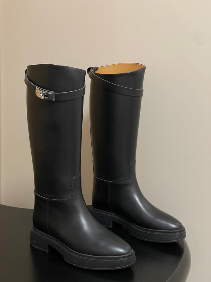 Hermès Jumping Kelly Buckle Knee-High Boots in Black Leather