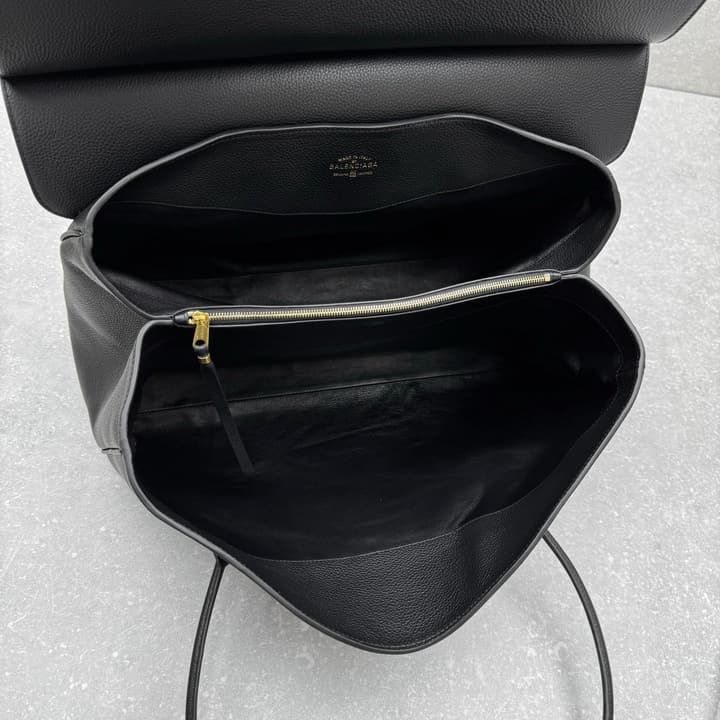 Balenciaga CarryAll Leather Handbag – 25SS in Classic Black
