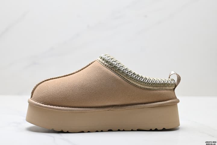 UGG Tazz Slip-On Snow Boots in Sand Braid