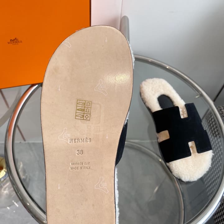 Hermès Izmir Classic H Wool Slippers in Black