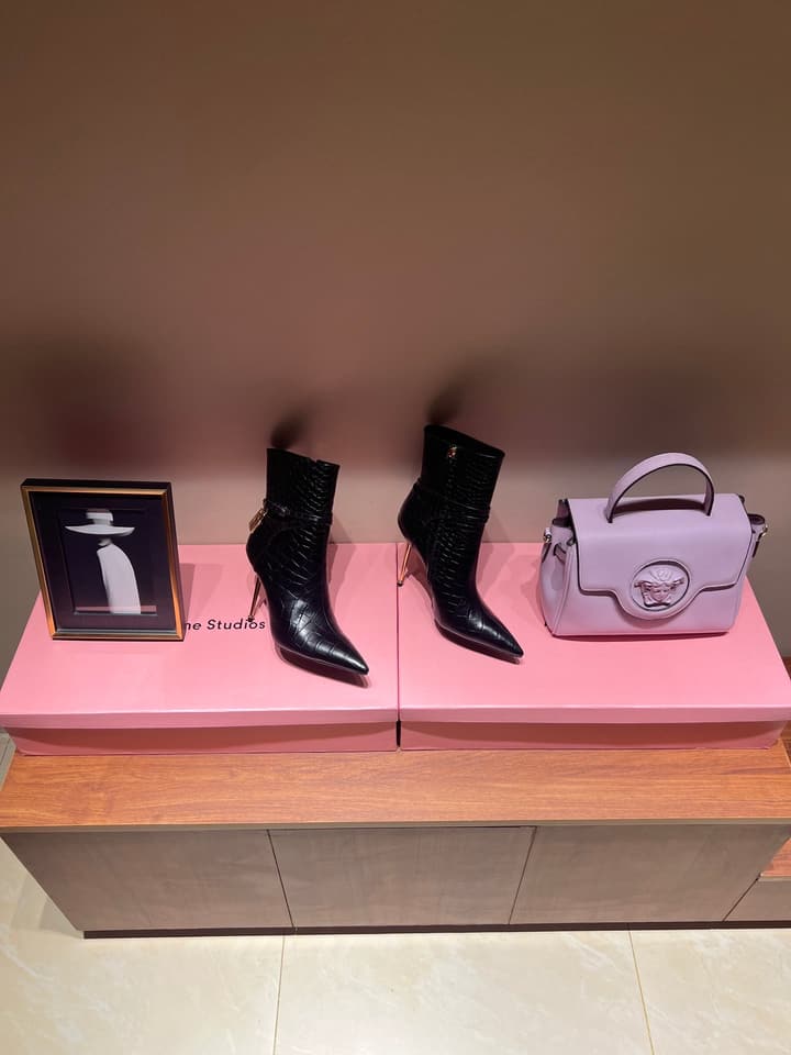 Tom Ford Luxury Metal Heel Ankle Boots in Black Leather