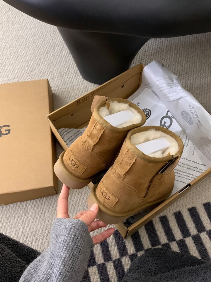 UGG Zipper Classic Thin-Soled Boots in Chestnut