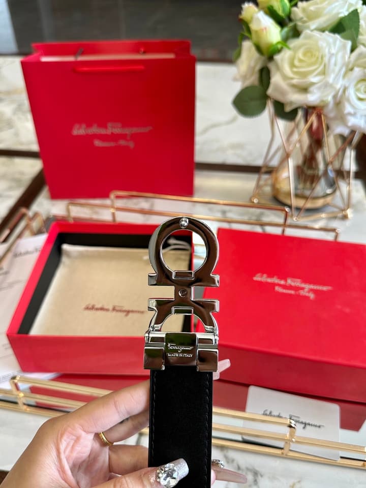 Ferragamo Leather Belt in Black Patent H-buckle