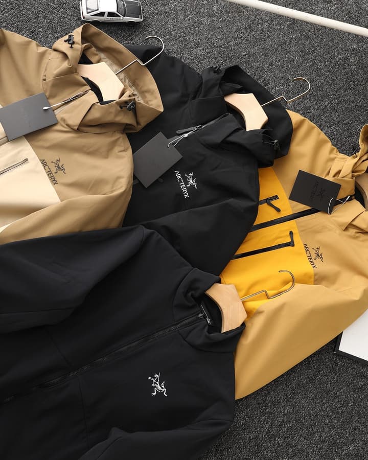 Arc'teryx 3-in-1 Detachable Windbreaker Jacket – 24FW in Black