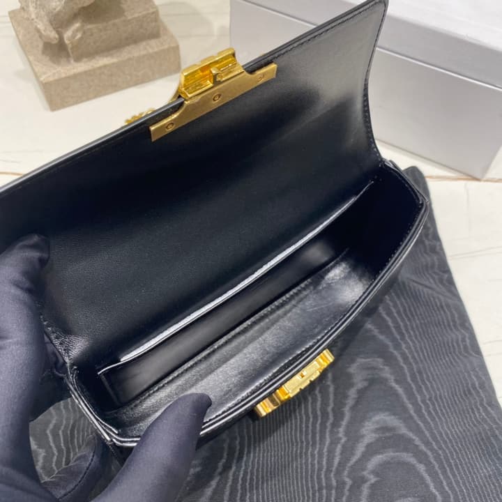 Celine Chain Shoulder Bag – 2022 Spring/Summer Collection