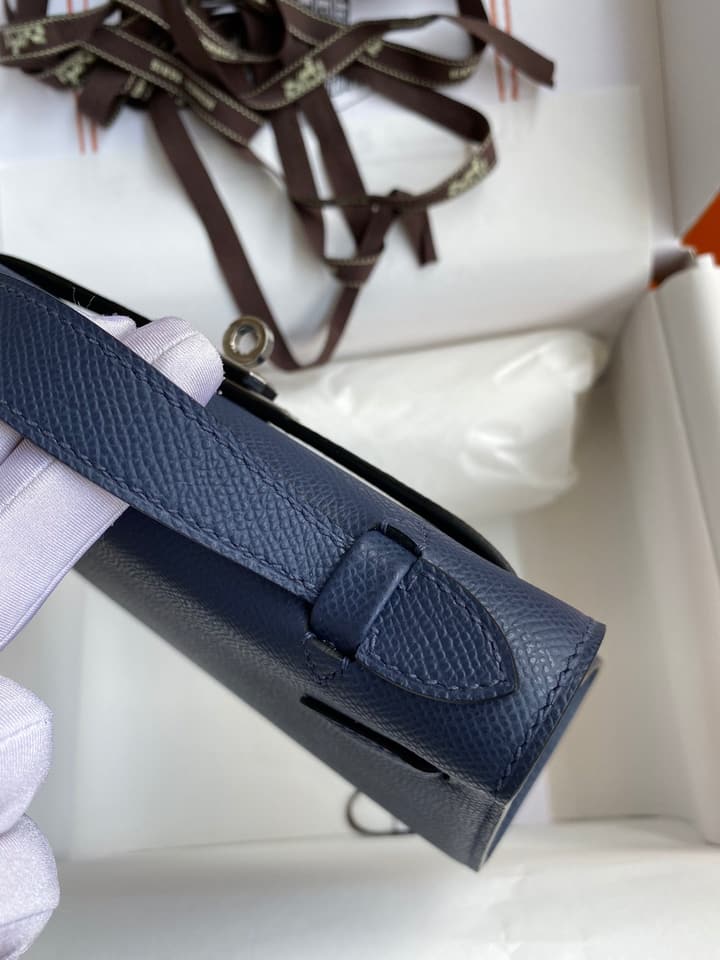 Hermès Kelly Mini Handbag in Black Gold Hardware