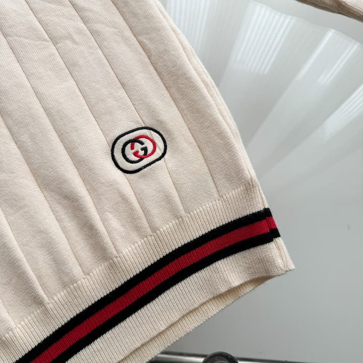 Gucci V-Neck Italian Knit Sweater in Apricot