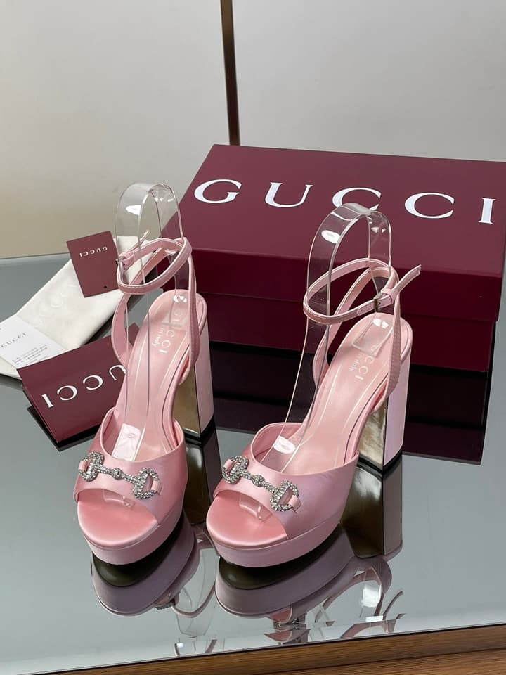 Gucci Platform Rhinestone Horsebit Sandals – Spring/Summer Collection – 2025 in Black Patent