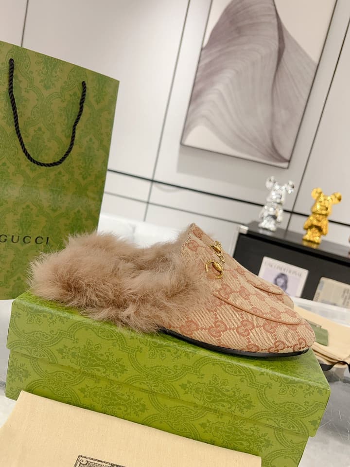 Gucci Toscana Sheepskin Loafers in Black Patent Embossed With Tan Shearling