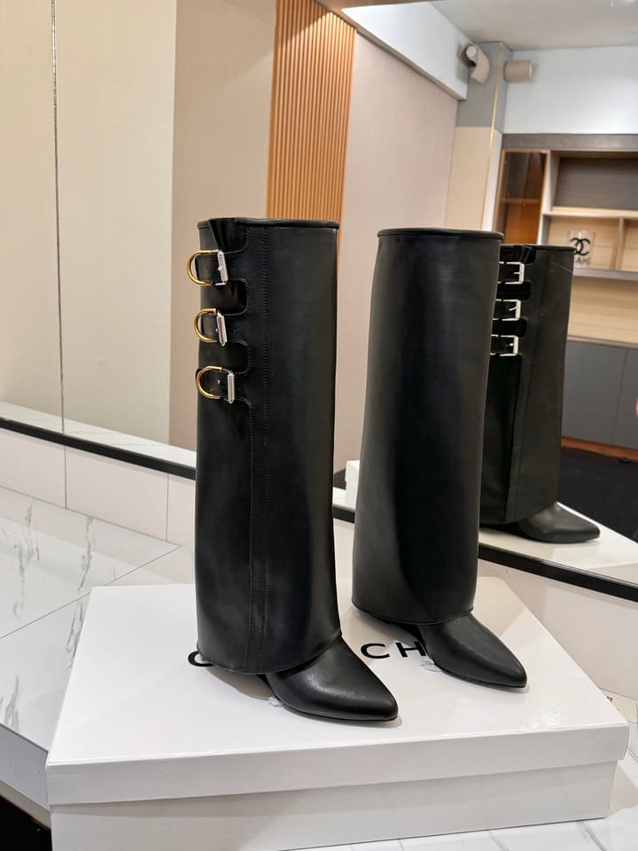 Givenchy Lock Detail Knee-High Boots – 2024 Spring/Summer Collection in Black