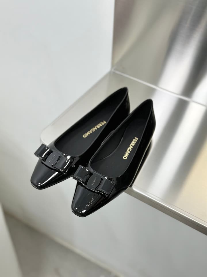 Ferragamo Vara Patent Leather Square Toe Pumps in Black Patent Leather (1cm Heel)