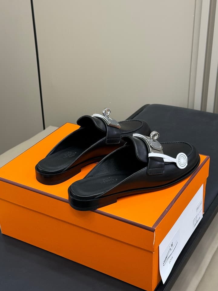 Hermes Kelly Wide Buckle Mules – 2025 Collection in Black
