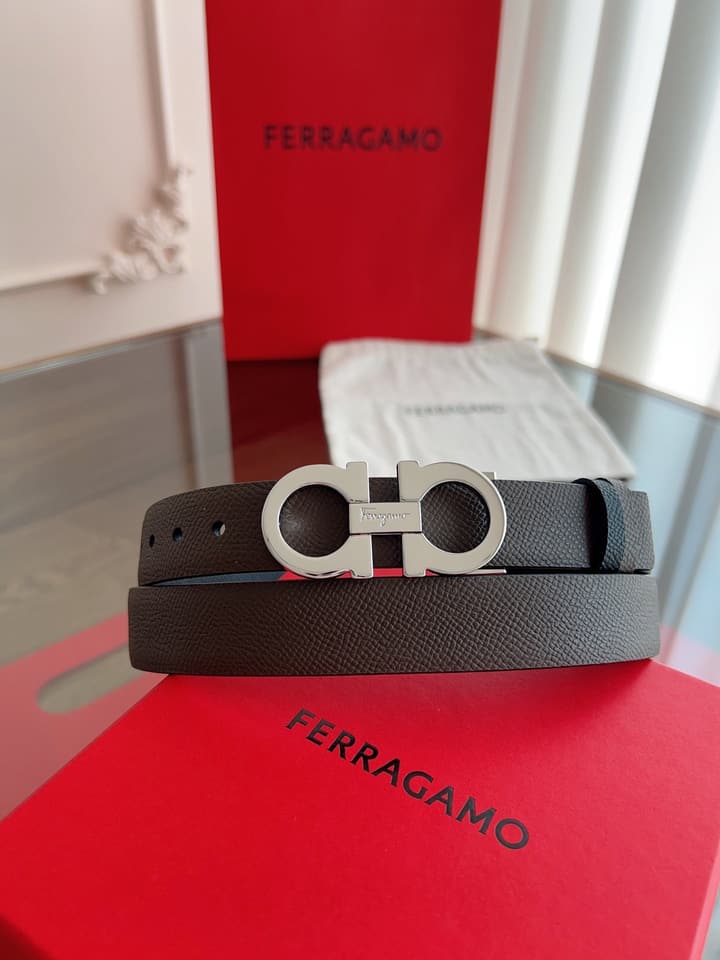 Ferragamo Women's Reversible Leather Belt in Black With Silver Buckle