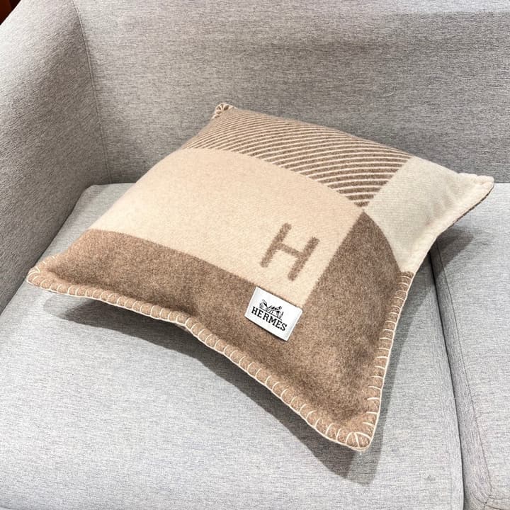 Hermès H Riviera Wool Cashmere Blanket in Beige And Brown Block
