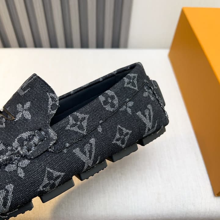 Louis Vuitton Pebbled Leather Driving Shoes in Black Textured Leather
