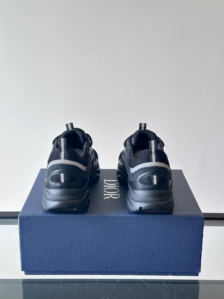 Dior B22 Retro Jogging Sneakers in Black And White Oblique