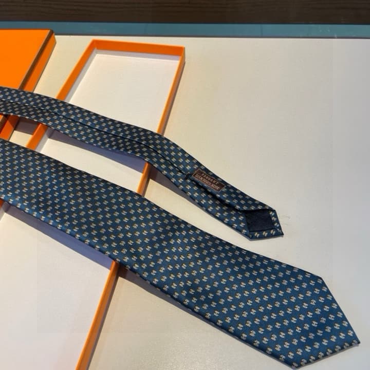 Hermès H-Letter Men's Silk Tie Series in Burgundy Microdot