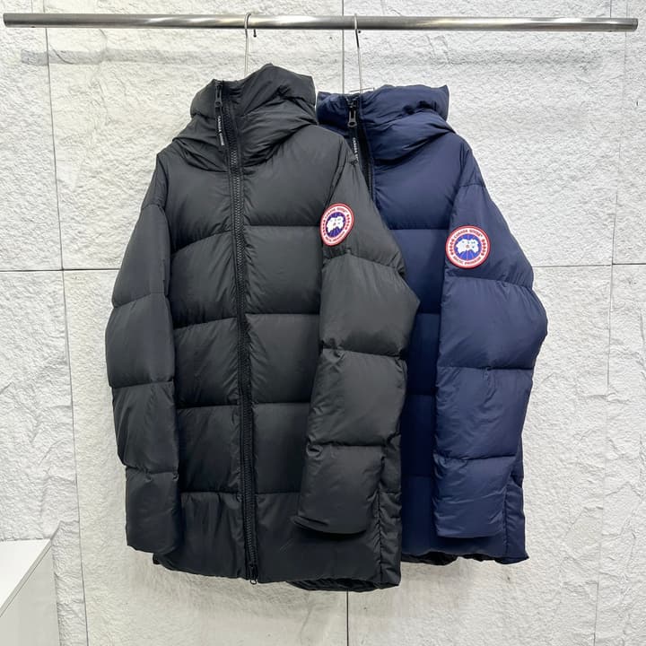 Canada Goose Lawrence Puffer Mid-Length Down Jacket in Black
