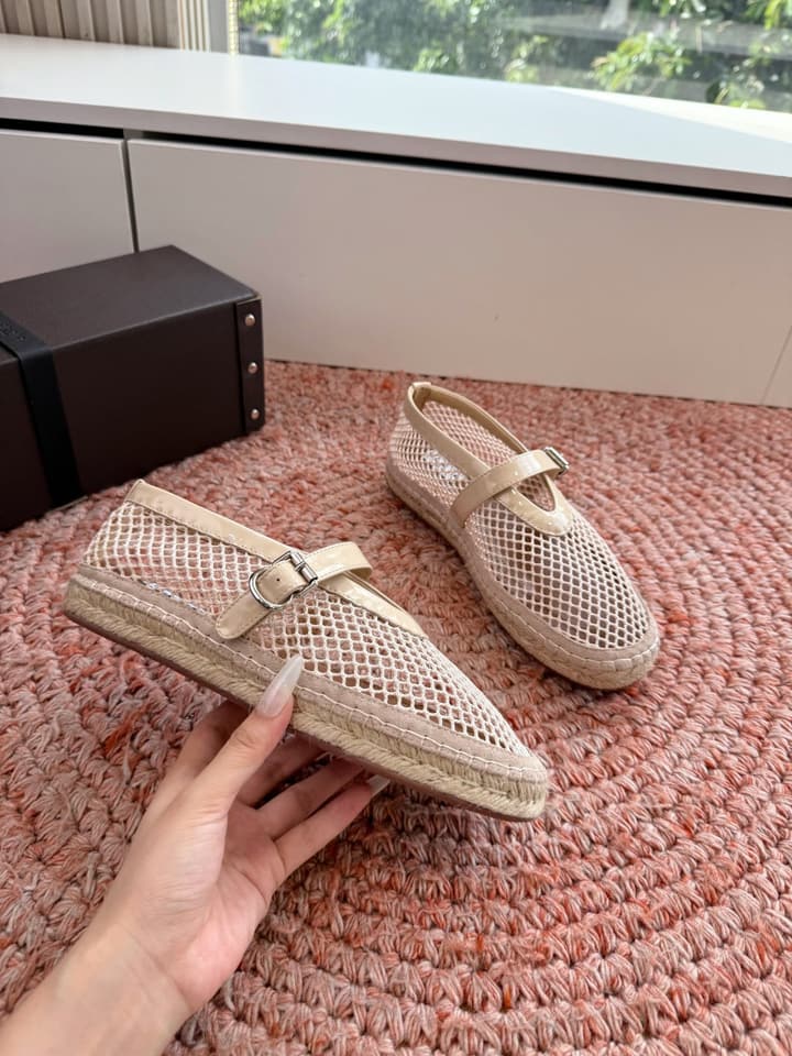 Alaïa Woven Fishnet Mules – 2026 Spring/Summer Collection in Beige