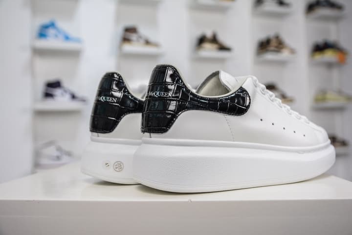 Alexander McQueen Oversized Low-Top Sneakers in Green
