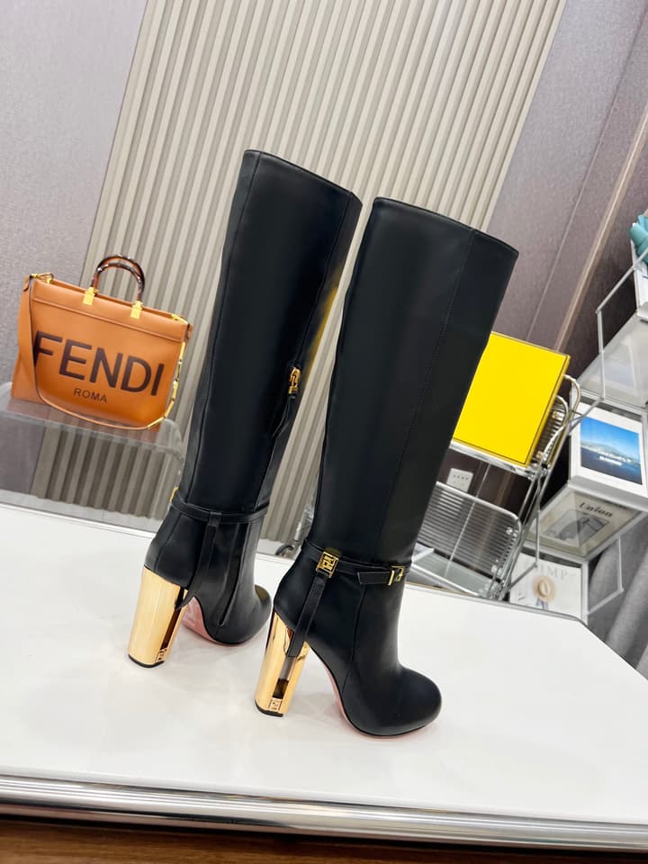 Fendi Delfina Runway Round Toe Boots in Black Leather Boots