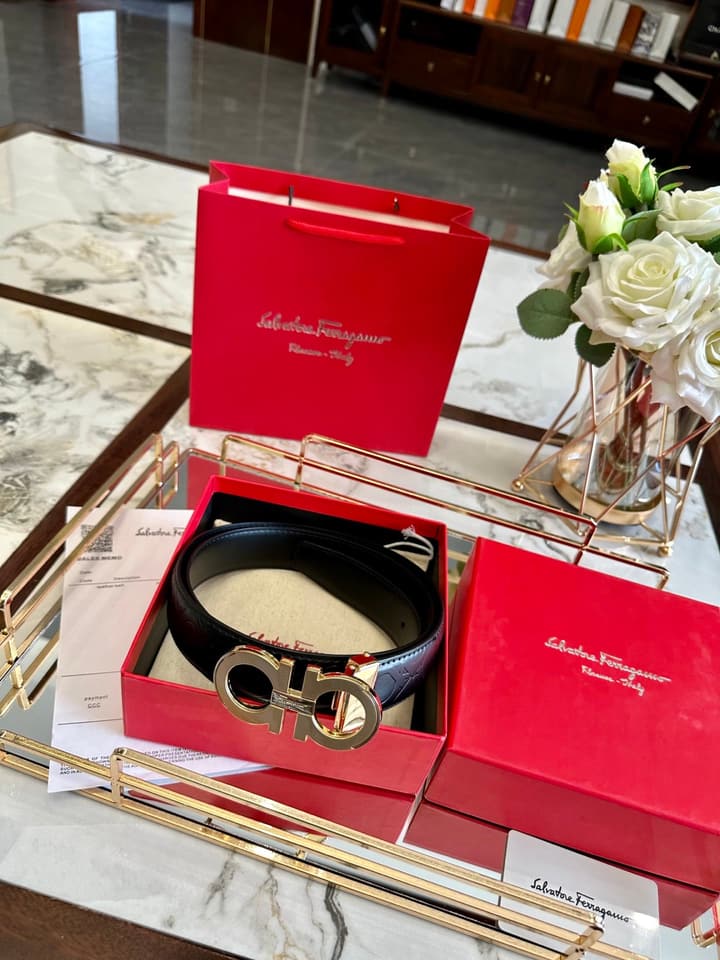 Ferragamo Leather Belt in Black Patent H-buckle