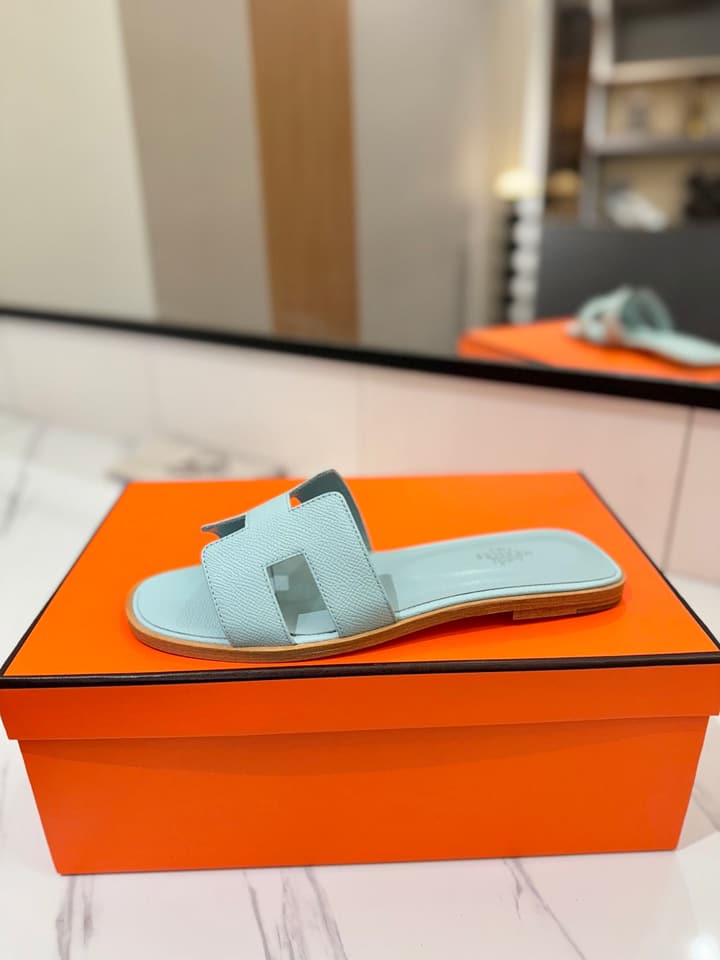 Hermès Classic H Palm Grain Leather Sandals in Black
