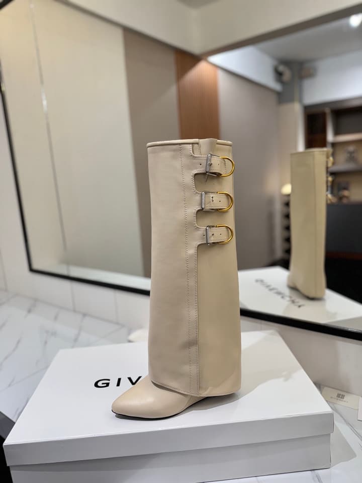 Givenchy Lock Detail Knee-High Boots – 2024 Spring/Summer Collection in Black