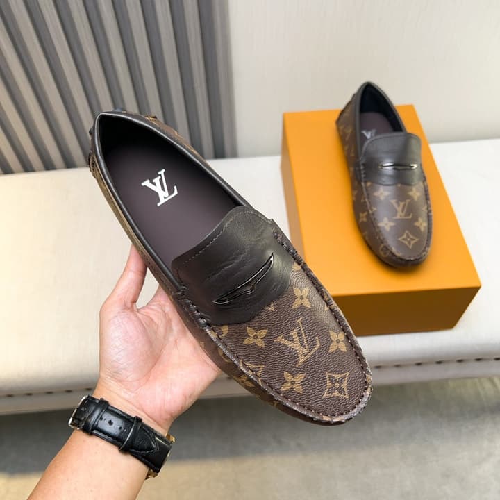 Louis Vuitton Pebbled Leather Driving Shoes in Black Textured Leather