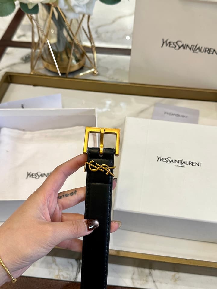 Saint Laurent Classic Leather Belt – 2.5cm in Black Leather With Gold Buckle