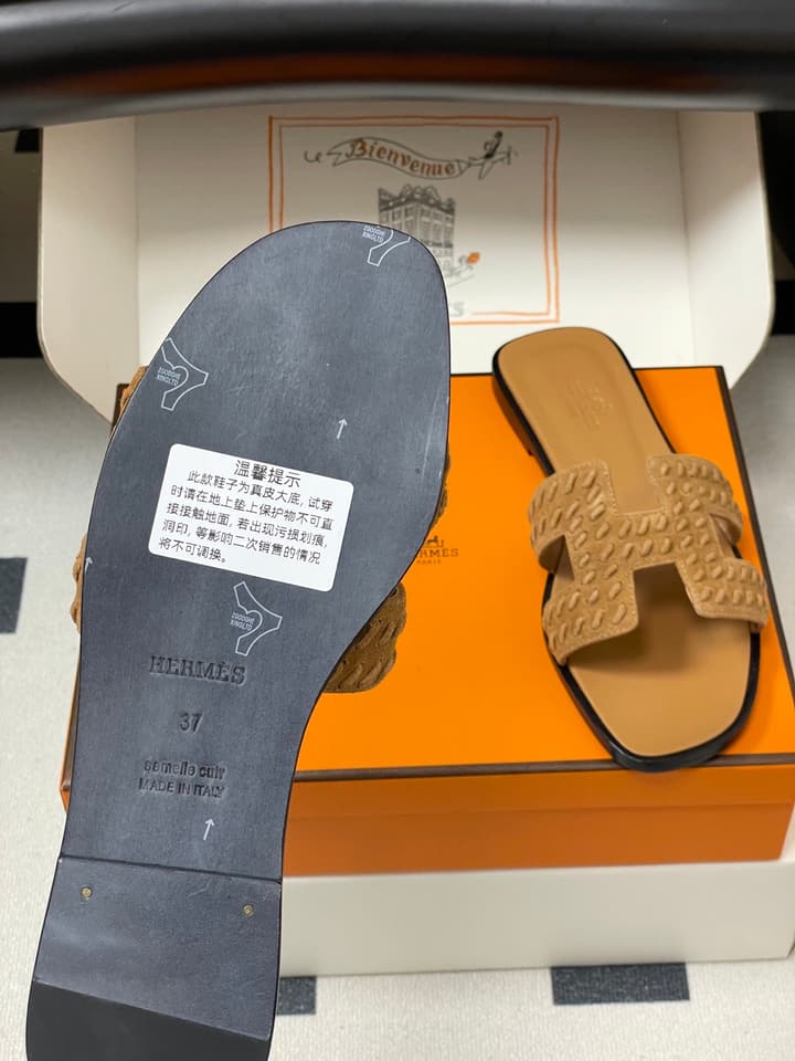 Hermès Oran Woven Suede Sandals – 2025 Collection in Black Leather