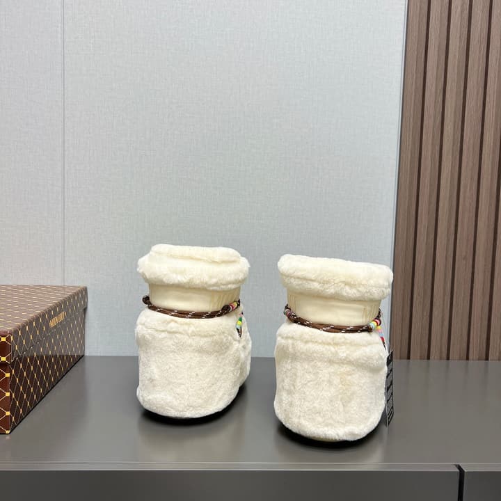 Moon Boot Y2K Fluffy Snow Boots – 2024FW in Cream Shearling