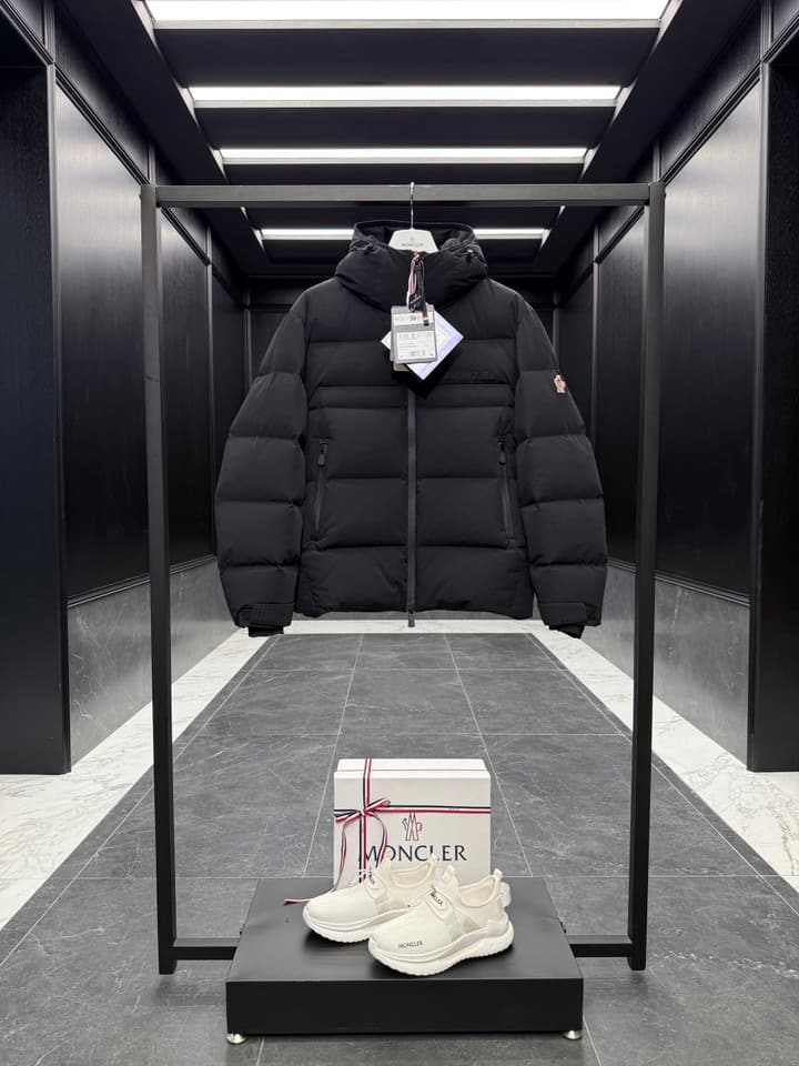 Moncler Grenoble Ski Down Jacket – 2025FW in Classic Black Down Jacket