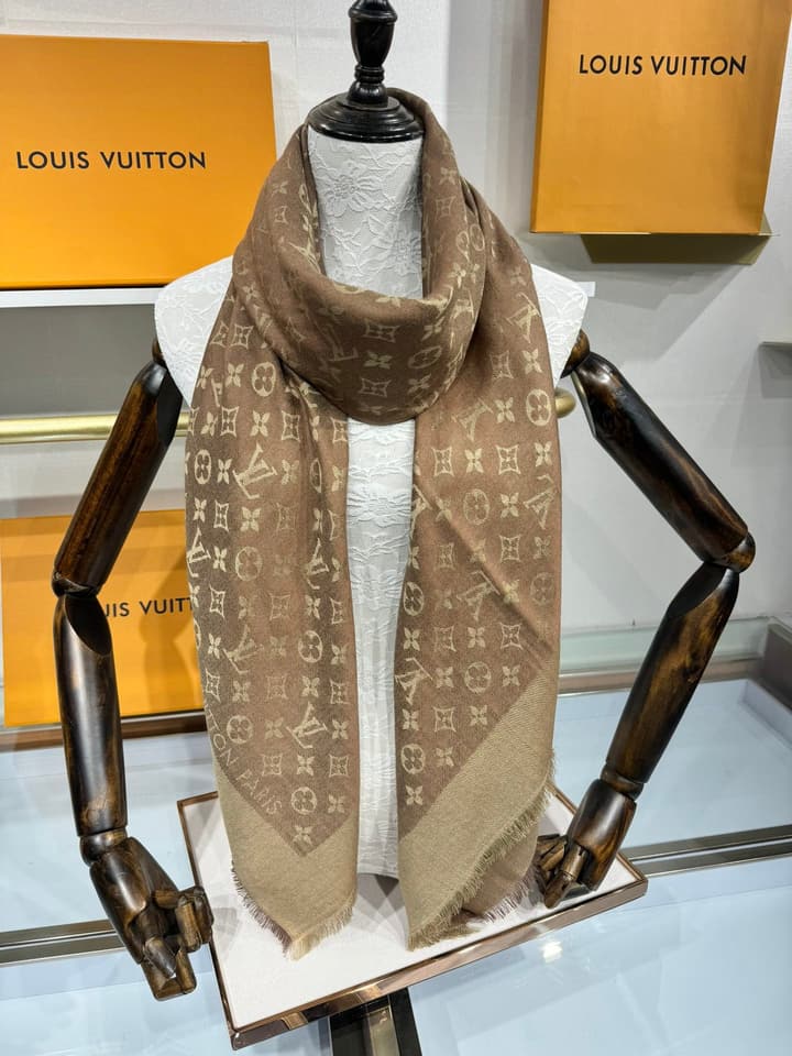 Louis Vuitton Classic Monogram Jacquard Shawl – 2024 New Color