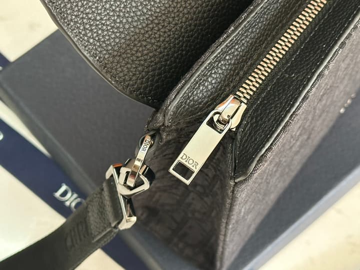 Dior A5 Oblique Triangle Clutch Bag – 2025 Spring Collection in Classic Oblique