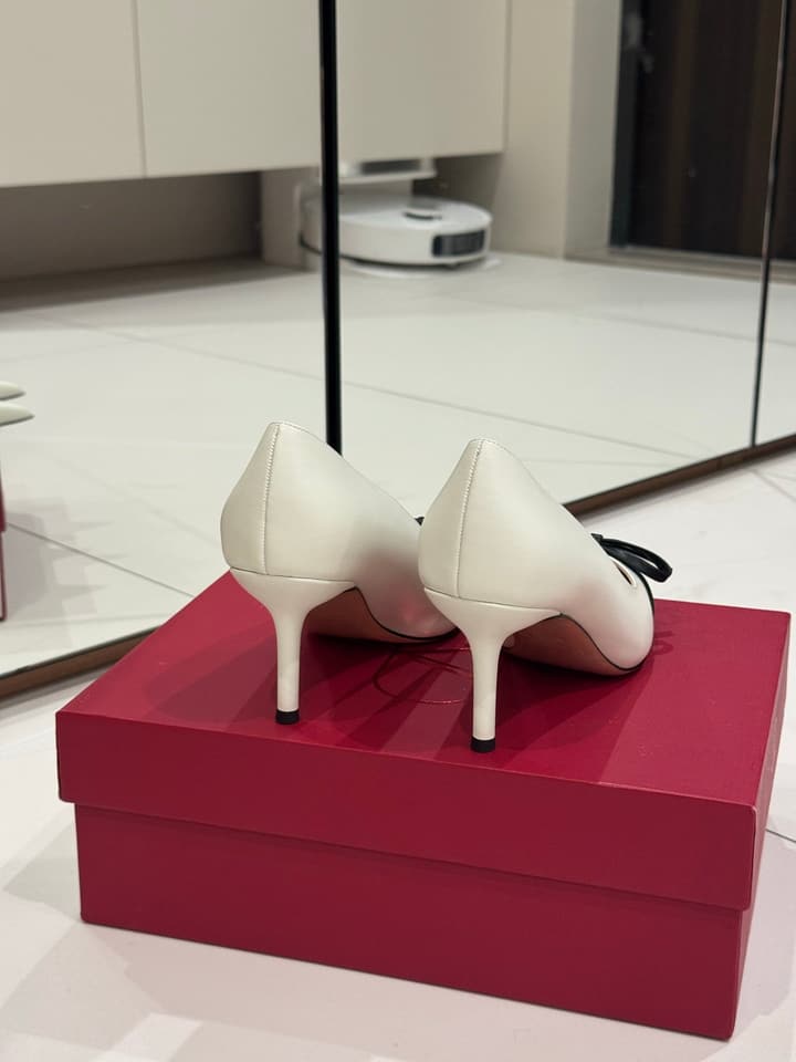 Valentino Bow-Detail High Heels in Black With White Bow