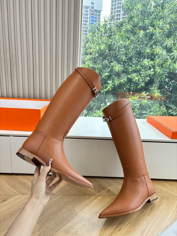 Hermès Classic Knee-High Boots – 2025 Autumn/Winter Collection in Two-tone Tan And Cream