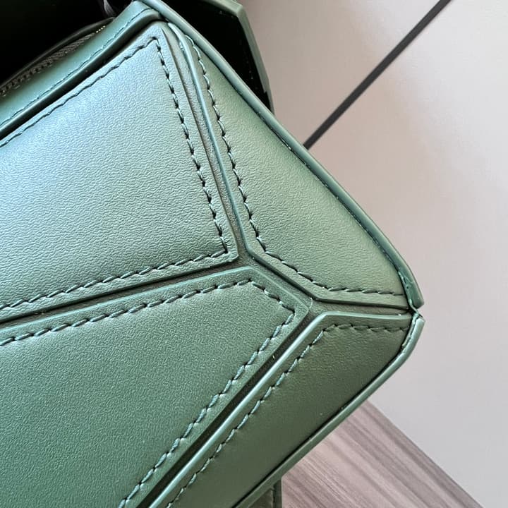 Loewe Puzzle Bag in Black
