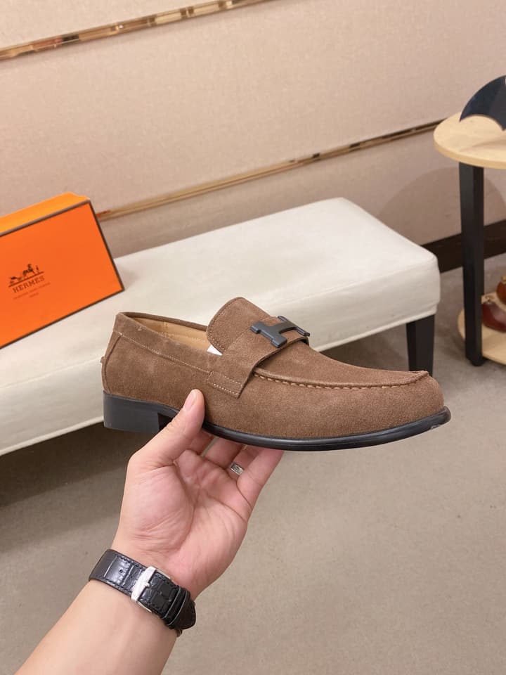 Hermès Business Casual Leather Loafers in Black Leather