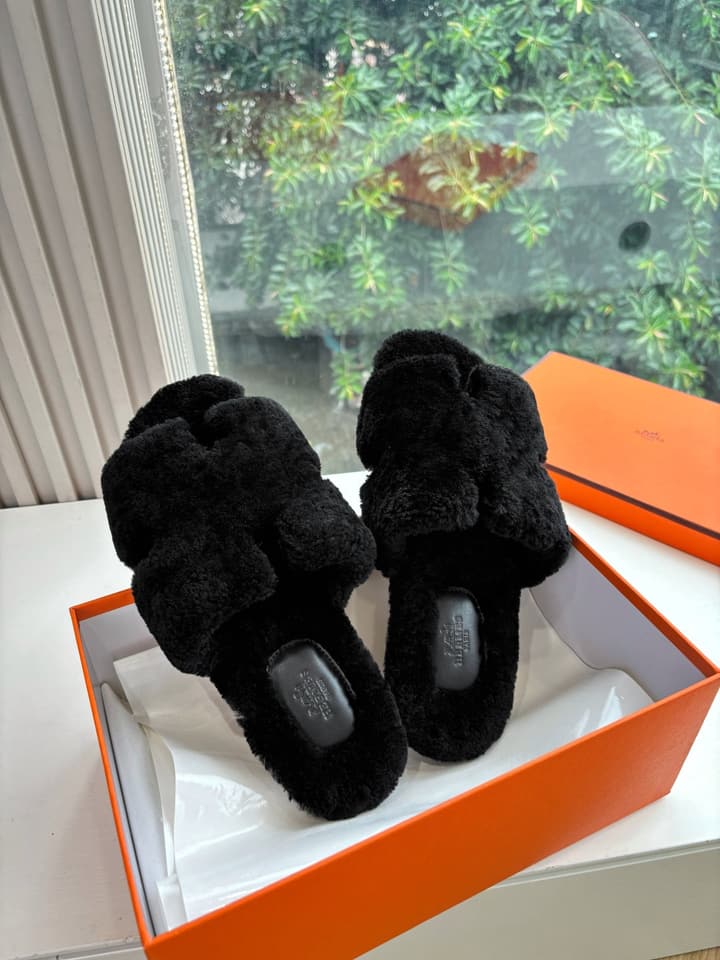 Hermès H-Shaped Fur Slippers – 2025 Collection in Assorted Fur Slippers Group