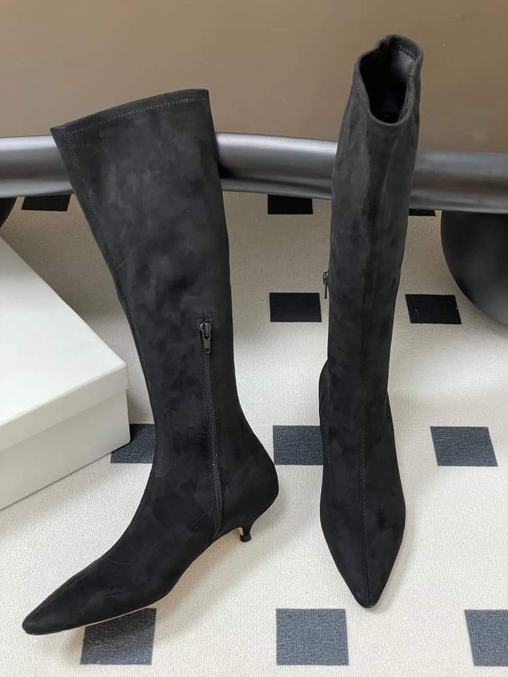 The Row Elastic Kitten Heel Boots – 2025 Fall Collection in Black Suede 3cm Heel