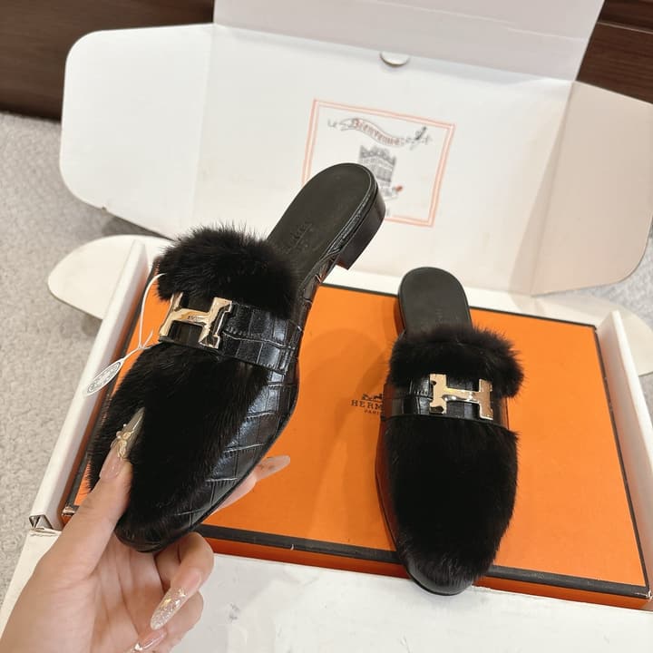 Hermès Mink Suede Loafers & Mules – Autumn/Winter Collection in Black Fur With Gold H