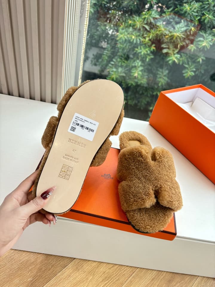 Hermès H-Shaped Fur Slippers – 2025 Collection in Assorted Fur Slippers Group
