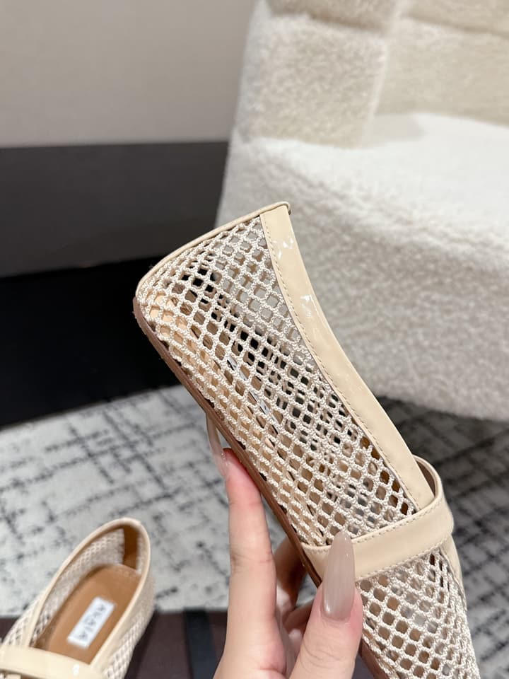 Alaïa Flat Mesh Ballet Flats – 25SS in Golden Beige Mesh